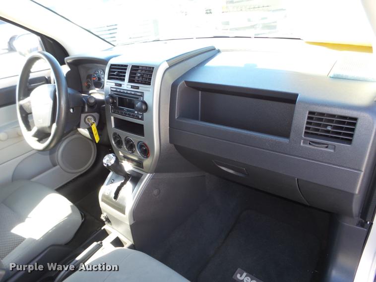 image for item L4056 2007 Jeep Compass SUV