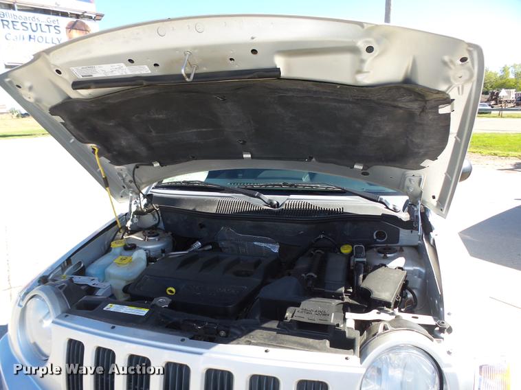 image for item L4056 2007 Jeep Compass SUV