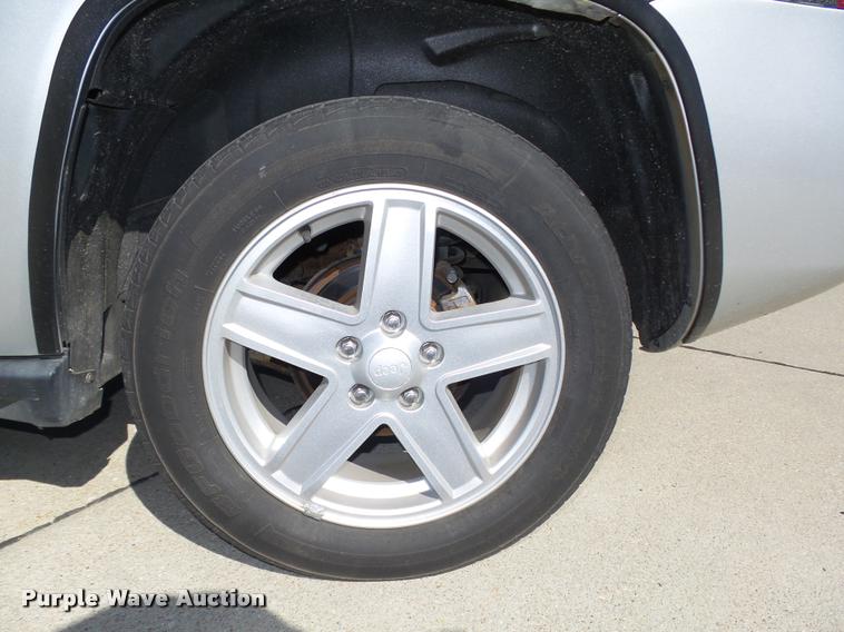 image for item L4056 2007 Jeep Compass SUV