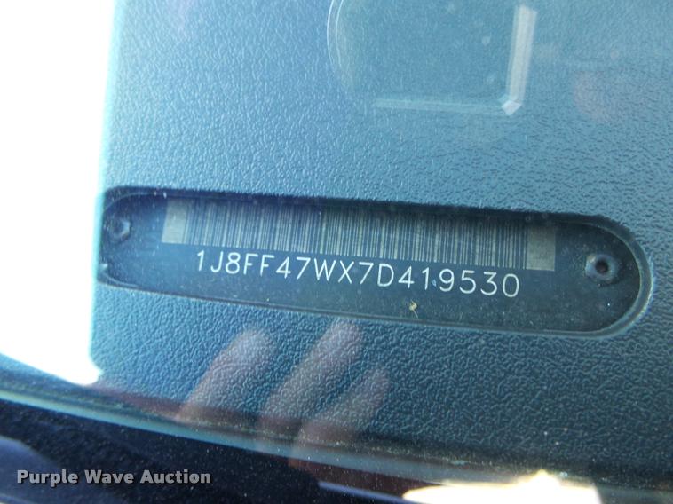 image for item L4056 2007 Jeep Compass SUV