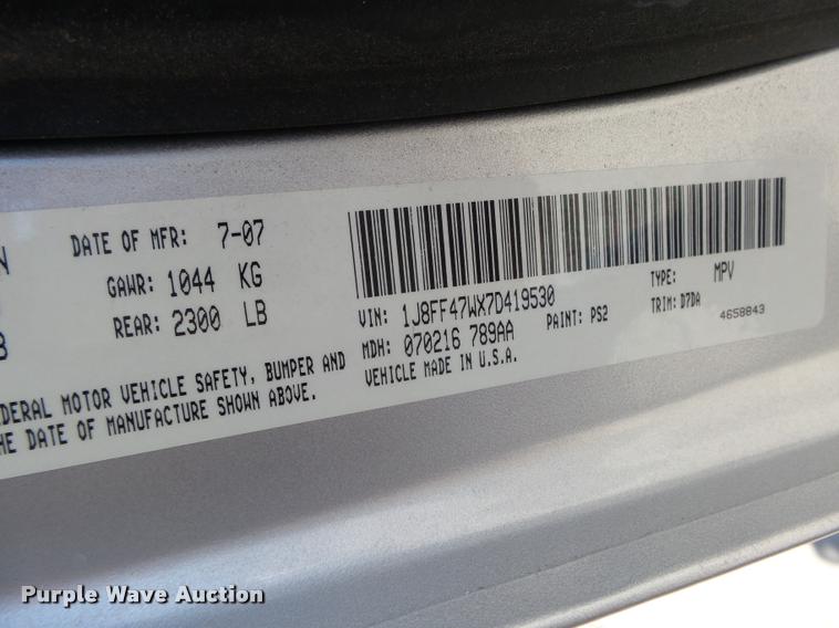 image for item L4056 2007 Jeep Compass SUV