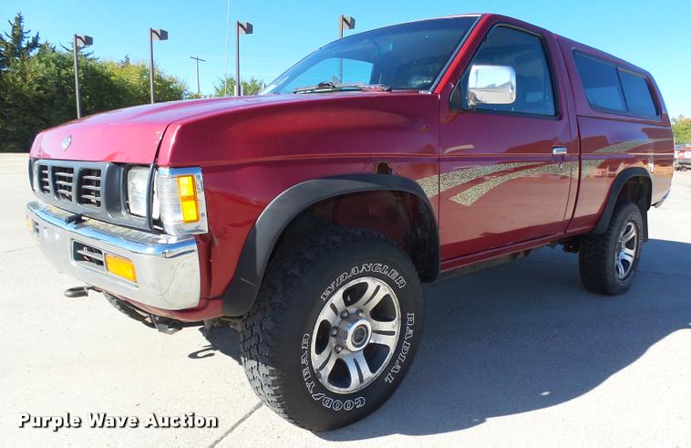 image for item L4059 1996 Nissan XE pickup truck