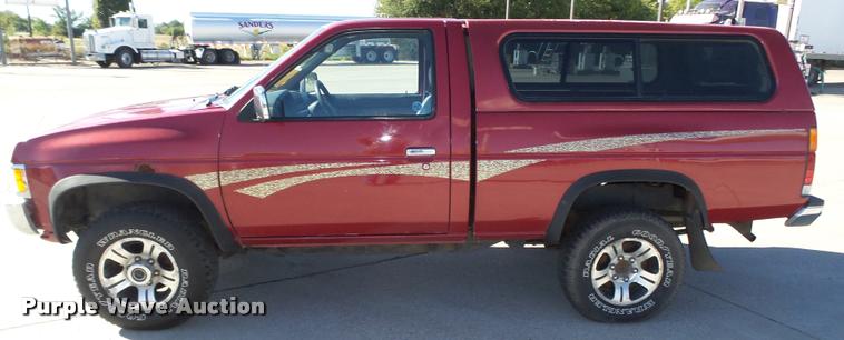 image for item L4059 1996 Nissan XE pickup truck