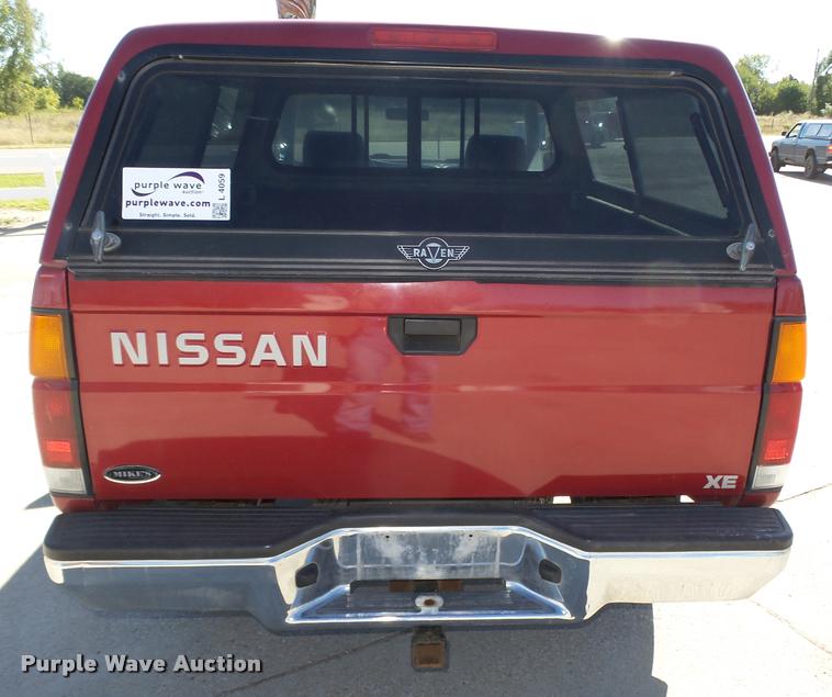 image for item L4059 1996 Nissan XE pickup truck