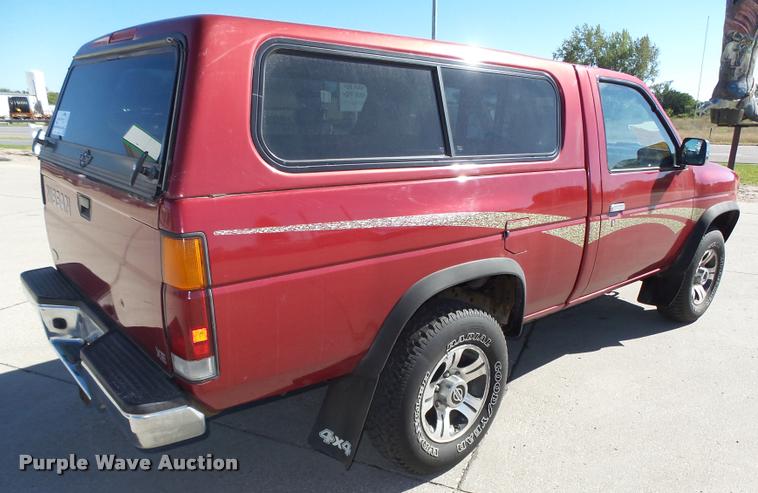 image for item L4059 1996 Nissan XE pickup truck