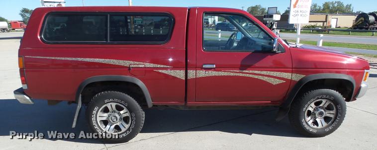 image for item L4059 1996 Nissan XE pickup truck