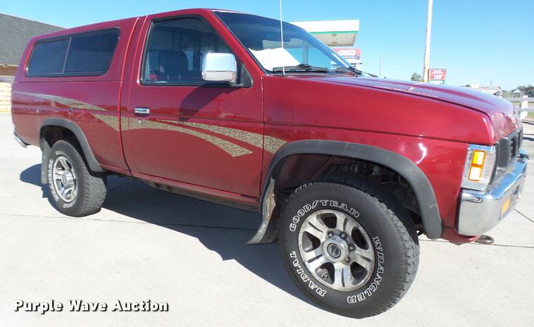 image for item L4059 1996 Nissan XE pickup truck