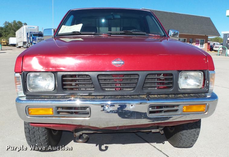 image for item L4059 1996 Nissan XE pickup truck