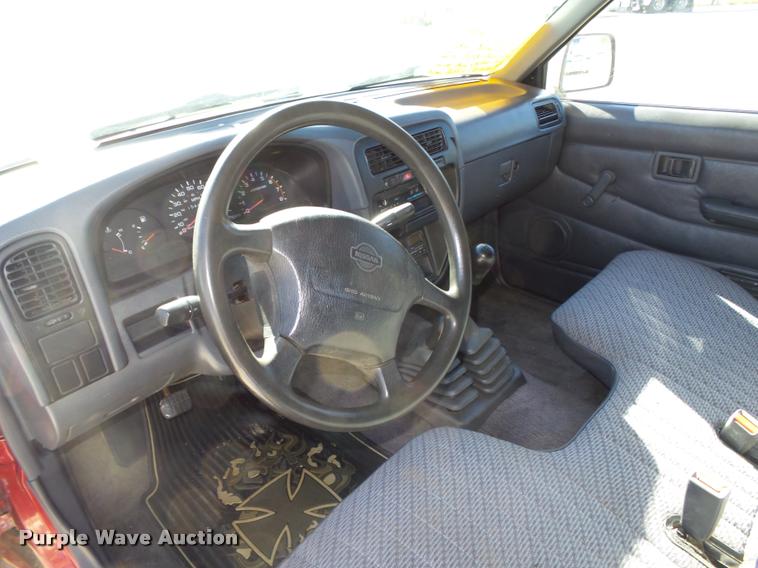 image for item L4059 1996 Nissan XE pickup truck