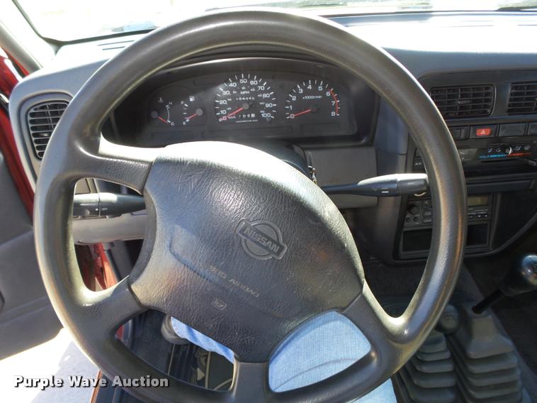image for item L4059 1996 Nissan XE pickup truck