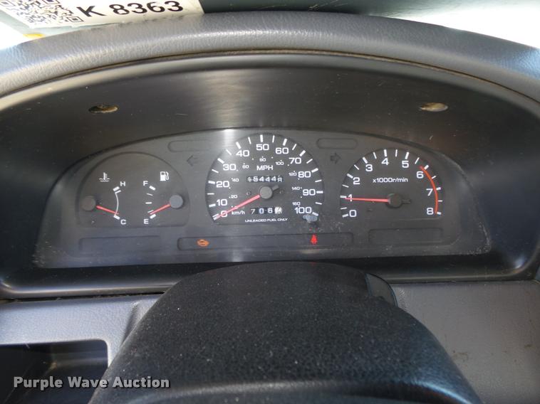 image for item L4059 1996 Nissan XE pickup truck