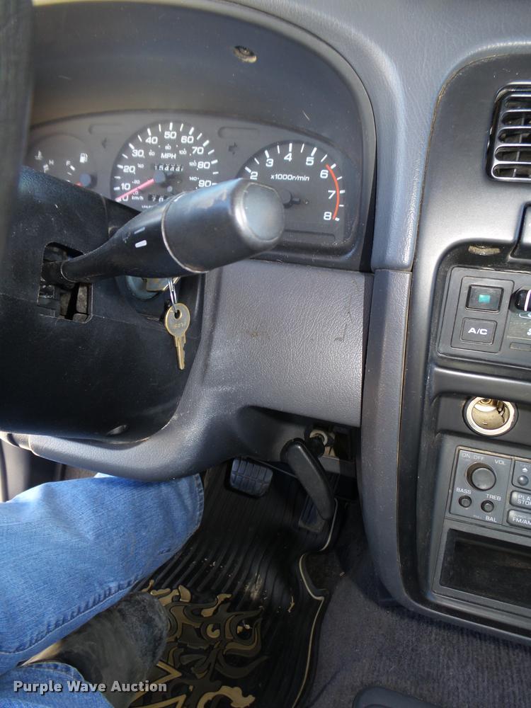 image for item L4059 1996 Nissan XE pickup truck