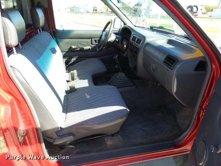 image for item L4059 1996 Nissan XE pickup truck
