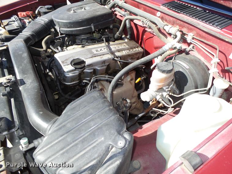 image for item L4059 1996 Nissan XE pickup truck