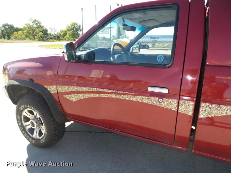 image for item L4059 1996 Nissan XE pickup truck