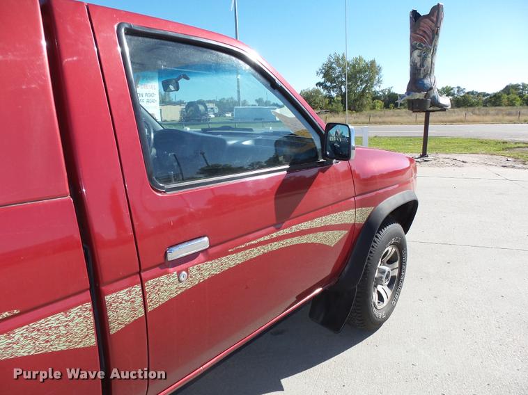 image for item L4059 1996 Nissan XE pickup truck