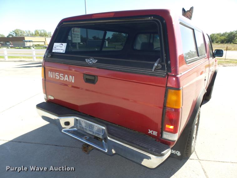 image for item L4059 1996 Nissan XE pickup truck