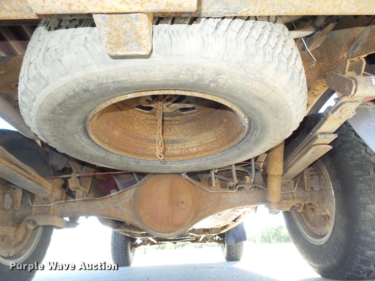 image for item L4059 1996 Nissan XE pickup truck