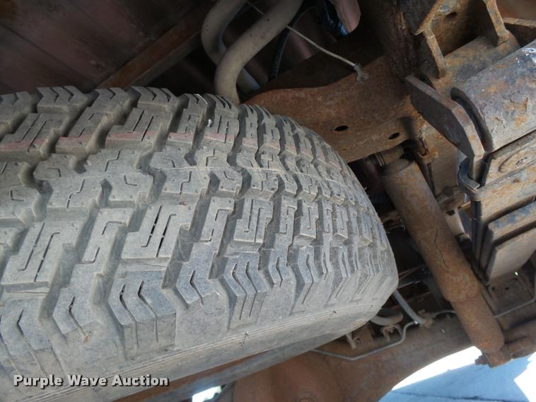 image for item L4059 1996 Nissan XE pickup truck