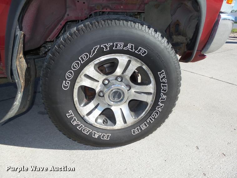 image for item L4059 1996 Nissan XE pickup truck