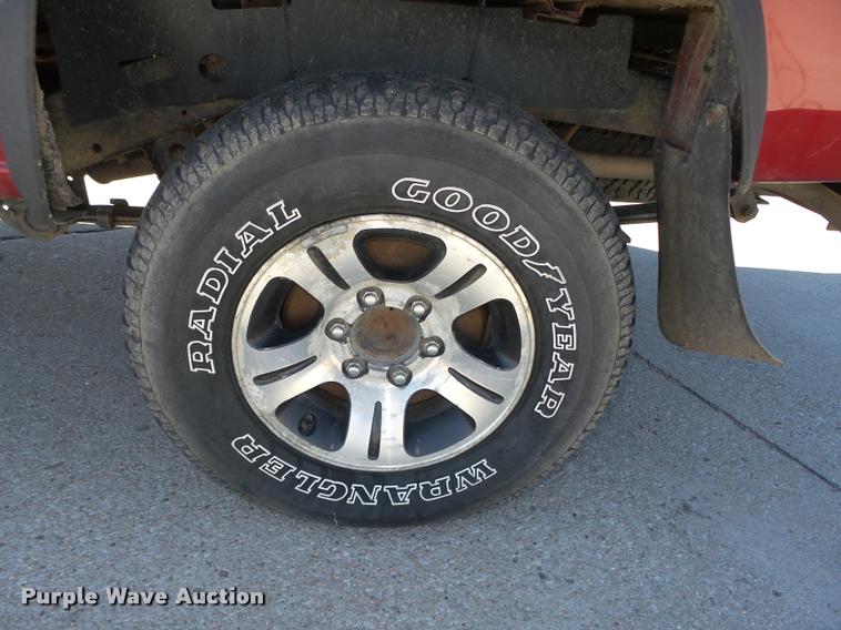 image for item L4059 1996 Nissan XE pickup truck