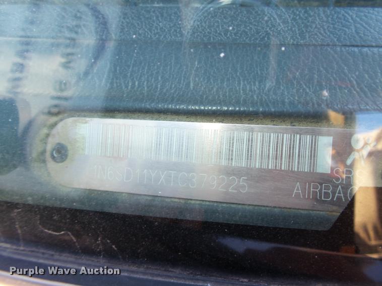 image for item L4059 1996 Nissan XE pickup truck