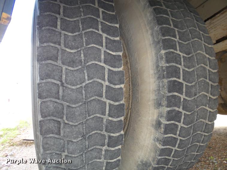 image for item L4078 1987 Chevrolet Blue Bird 60 school bus