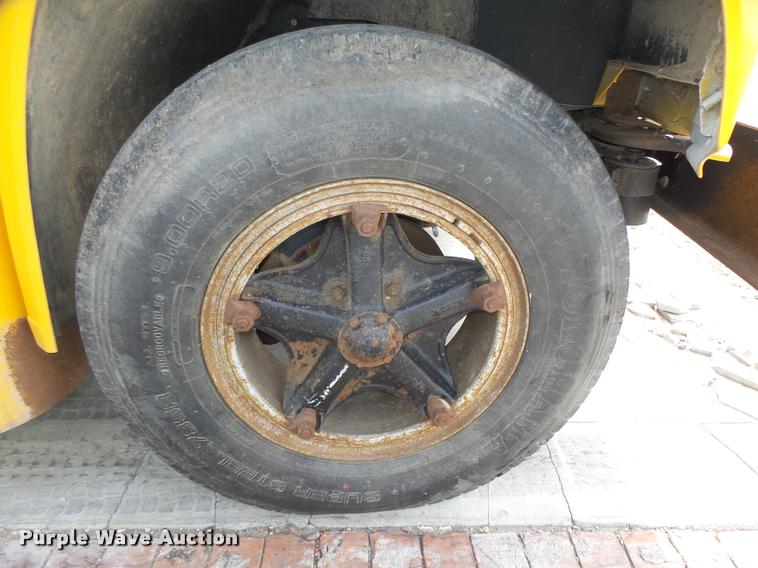 image for item L4078 1987 Chevrolet Blue Bird 60 school bus