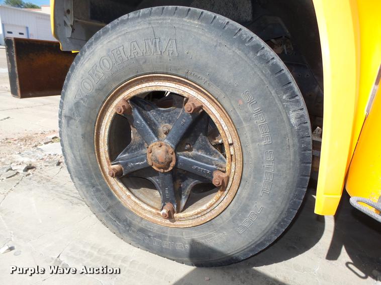 image for item L4078 1987 Chevrolet Blue Bird 60 school bus