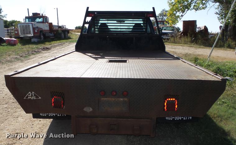 image for item L4079 1999 Ford F350 Super Duty flatbed pickup truck