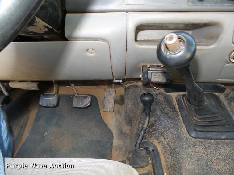 image for item L4079 1999 Ford F350 Super Duty flatbed pickup truck