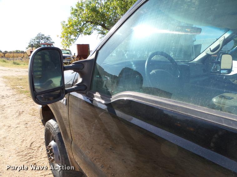 image for item L4079 1999 Ford F350 Super Duty flatbed pickup truck