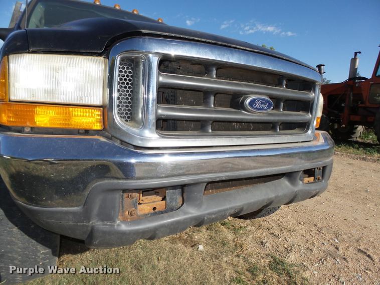 image for item L4079 1999 Ford F350 Super Duty flatbed pickup truck