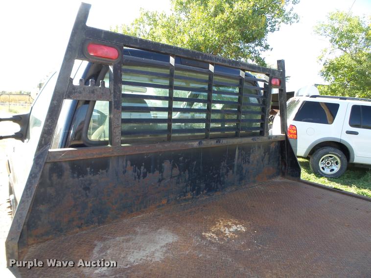 image for item L4079 1999 Ford F350 Super Duty flatbed pickup truck