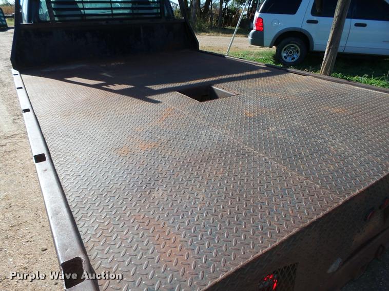 image for item L4079 1999 Ford F350 Super Duty flatbed pickup truck