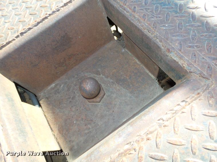 image for item L4079 1999 Ford F350 Super Duty flatbed pickup truck