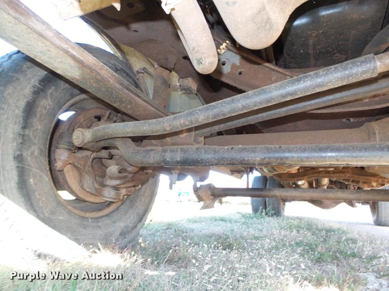 image for item L4079 1999 Ford F350 Super Duty flatbed pickup truck