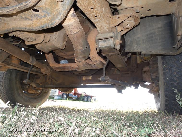 image for item L4079 1999 Ford F350 Super Duty flatbed pickup truck