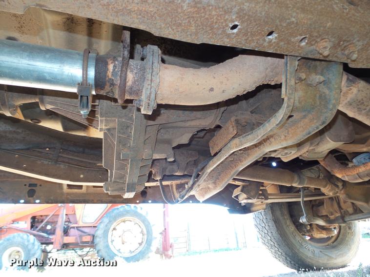 image for item L4079 1999 Ford F350 Super Duty flatbed pickup truck