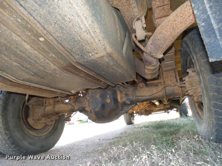 image for item L4079 1999 Ford F350 Super Duty flatbed pickup truck