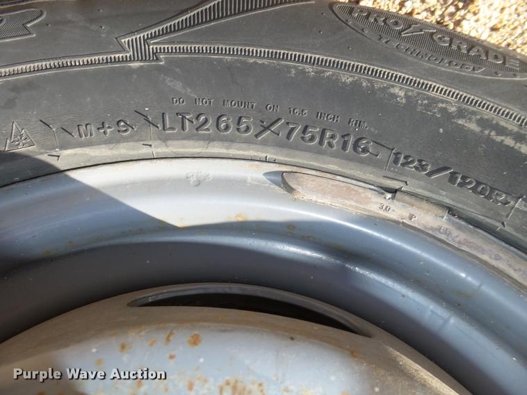 image for item L4079 1999 Ford F350 Super Duty flatbed pickup truck