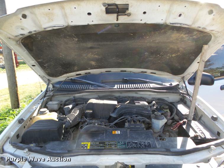 image for item L4080 2002 Ford Explorer XLS SUV