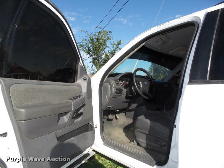 image for item L4080 2002 Ford Explorer XLS SUV
