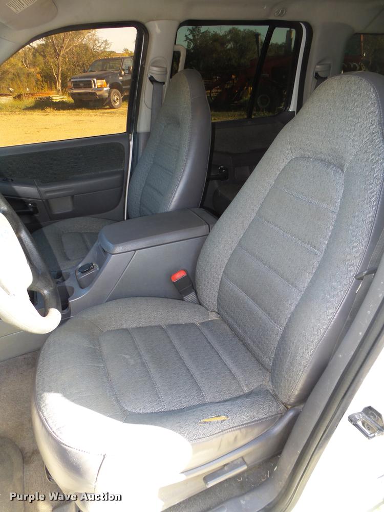 image for item L4080 2002 Ford Explorer XLS SUV