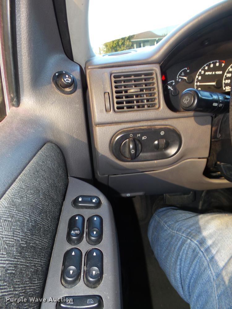 image for item L4080 2002 Ford Explorer XLS SUV