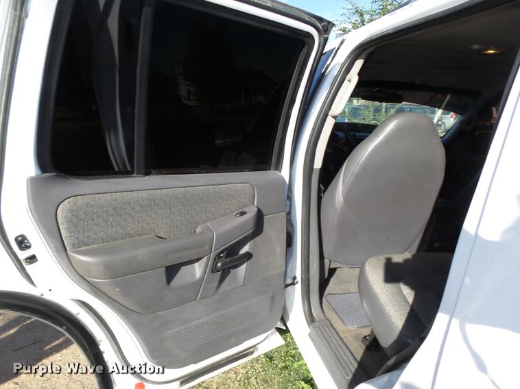 image for item L4080 2002 Ford Explorer XLS SUV