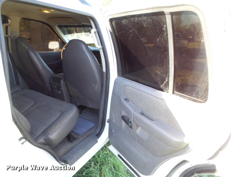 image for item L4080 2002 Ford Explorer XLS SUV