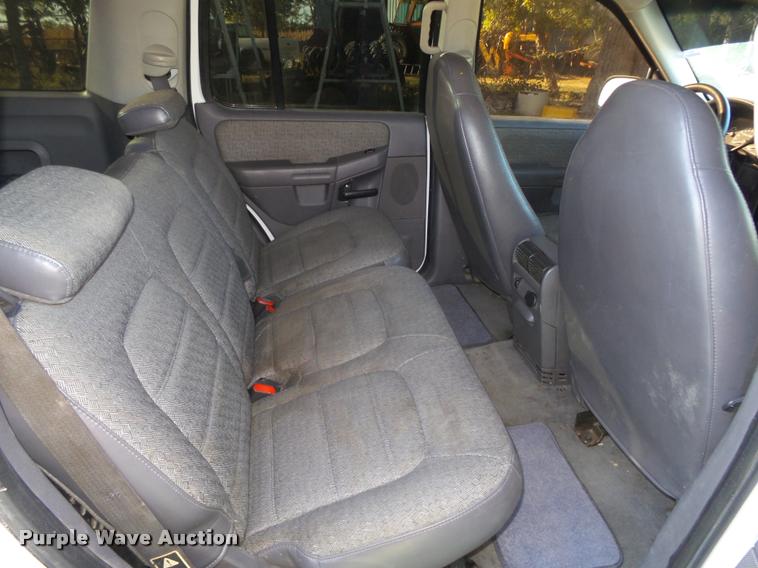 image for item L4080 2002 Ford Explorer XLS SUV