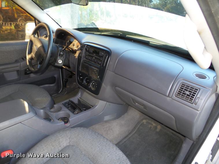 image for item L4080 2002 Ford Explorer XLS SUV