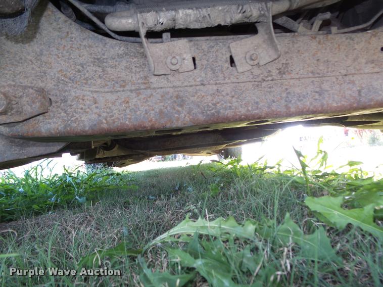 image for item L4080 2002 Ford Explorer XLS SUV